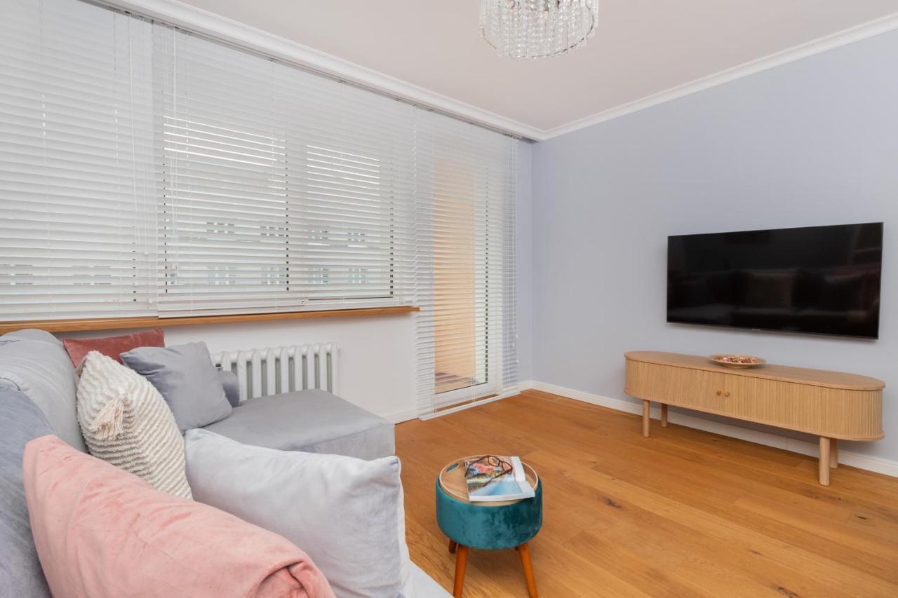 Cozy Pastel Two Bedroom Apartment In Central Gdynia By Noclegi Renters Exterior foto